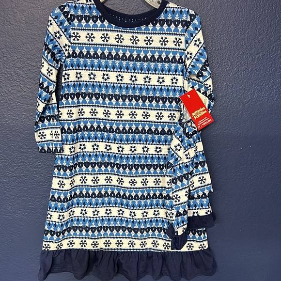 NWT- 2T- nightgown with matching doll gown. - Picture 3 of 5